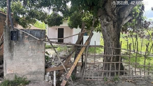 RUA C, N. 115, CS 115, DEMERVAL LOBAO