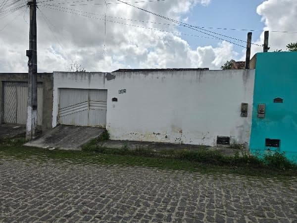 RUA SAO JOSE, N. S/N, CS 581 QD 17 LT 09, ALAGOINHAS