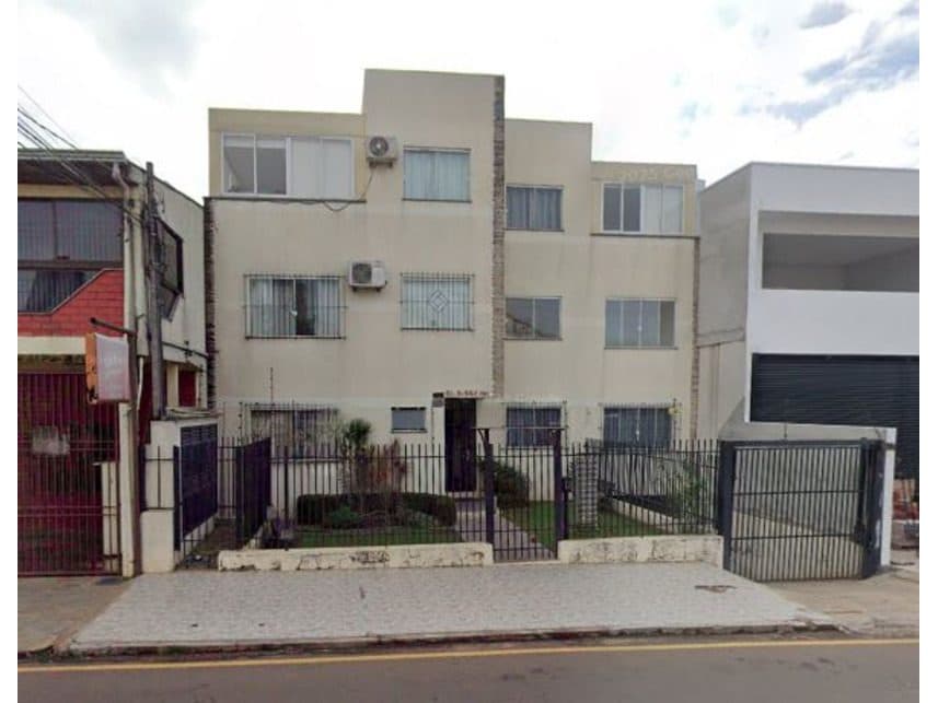 Rua Ângelo Preto, 656 - Apartamento n° 204, localizado no 1º andar ou 3º pavimento do Condomínio Edifício Sarah, e Box nº 6 - Centro - Passo Fundo / RS, Passo Fundo
