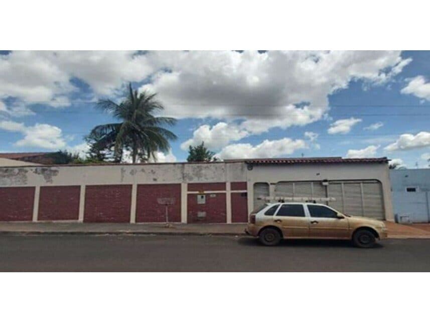 Rua Domingos Jacinto da Luz, 56 - Casa (Lote nº 19 da Quadra 27). - Centro - Quirinópolis / GO, Quirinópolis