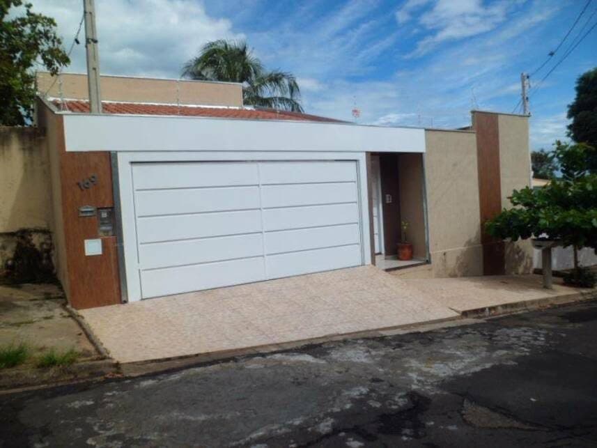 Rua Emiliano Carrero, 169 - Jardim Estoril - Marília / SP, Marília