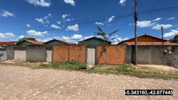 RUA ANTONIO PEREIRA LOPES, N. 540, LT 02, DEMERVAL LOBAO
