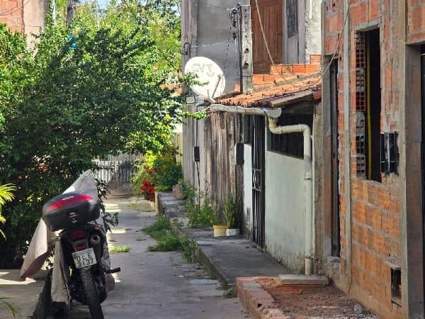 AVENIDA DA GAIA, N. 28, CS 28, LOT PQ RES SANTA RITA, LAURO DE FREITAS