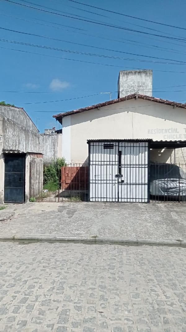 RUA ARACATU, N. 04, CS 04 QD E LT 07, ITAPISSUMA