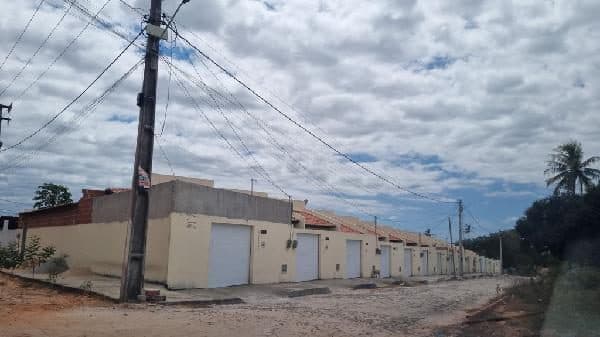 RUA J, N. 135, QD 2 LT 8 CS D, HORIZONTE