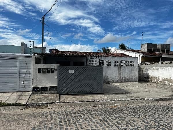 RUA HERMENEGILDO GOMES, N. 185-3, LT 10 QD 05, SANTA RITA
