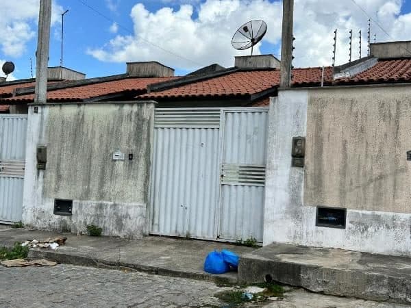 RUA VIOLETA SIMOES AZEVEDO, N. 445, FEIRA DE SANTANA