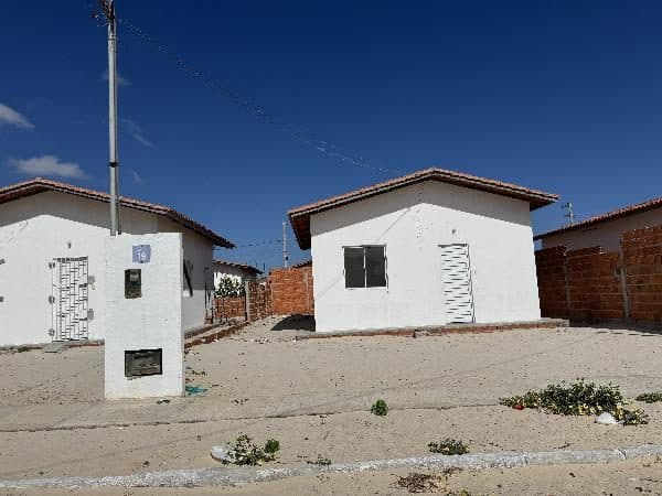 RUA 08, N. 19, QUADRA C-14, PARNAIBA